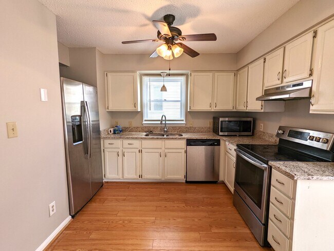 Building Photo - 4940 Harbour Towne Dr