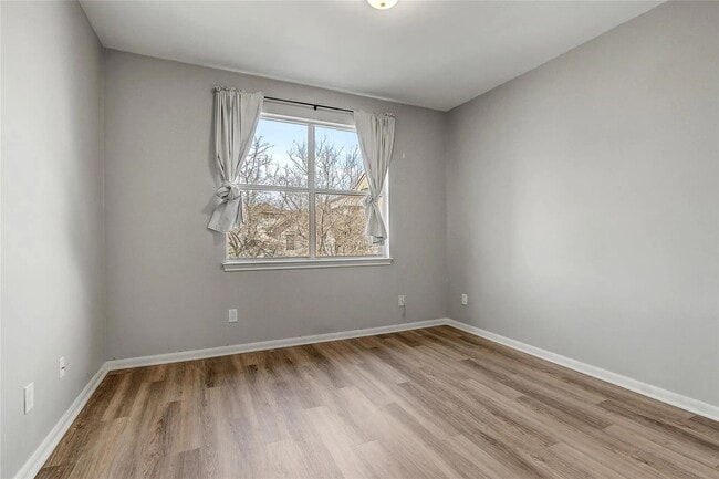Building Photo - 512 Eberhart Ln