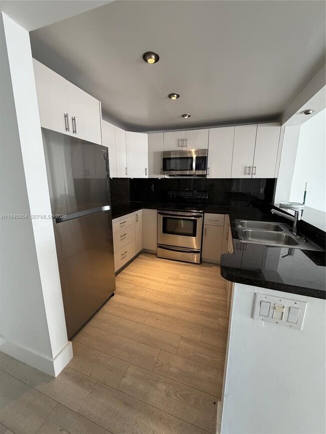 Building Photo - 600 NE 36th St