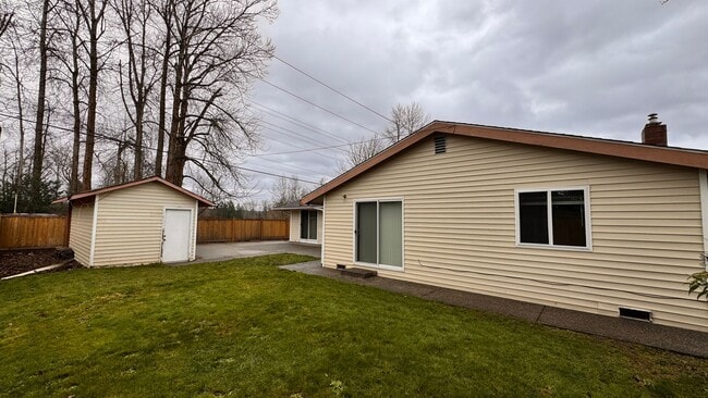 Building Photo - 3 Bedroom Rambler with Mother-In-Law Suite