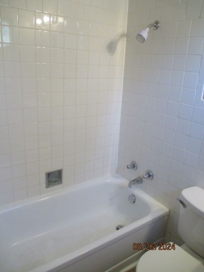 Building Photo - Charming 1-Bedroom Apartment in a Quaint Small Town!