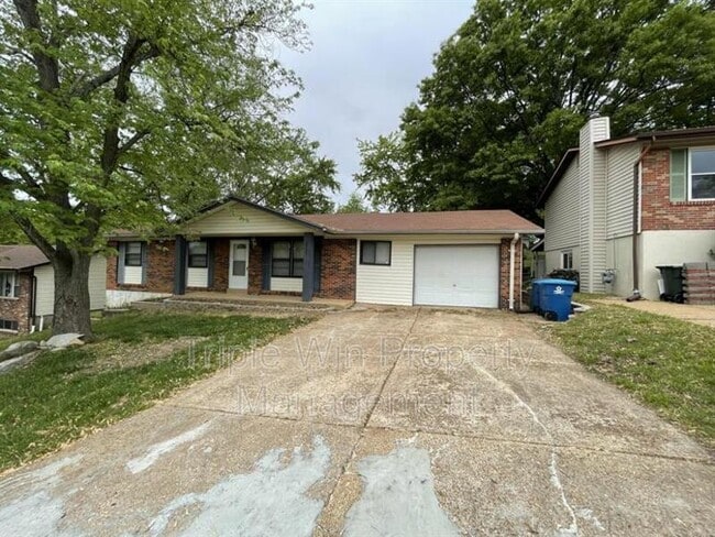 Building Photo - 2733 Tiara Dr