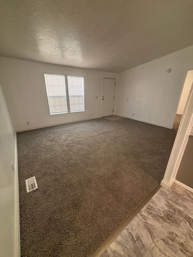 Building Photo - Fully upgraded and remodeled. Coming Soon!