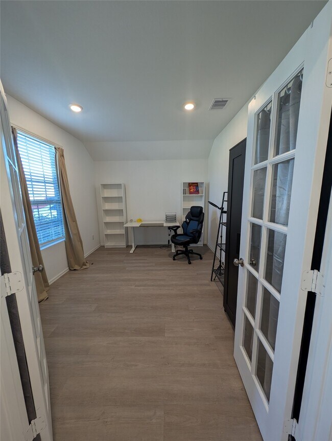 Building Photo - 9918 Highland Harvest Dr