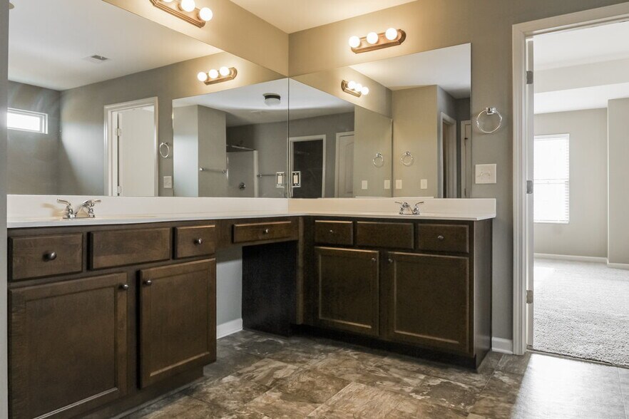Building Photo - 2077 Juniper Ives Ct SE