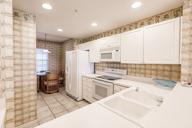 Building Photo - 4120 Bayhead Dr