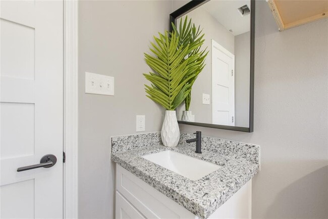 Building Photo - 711 Hamon Dr