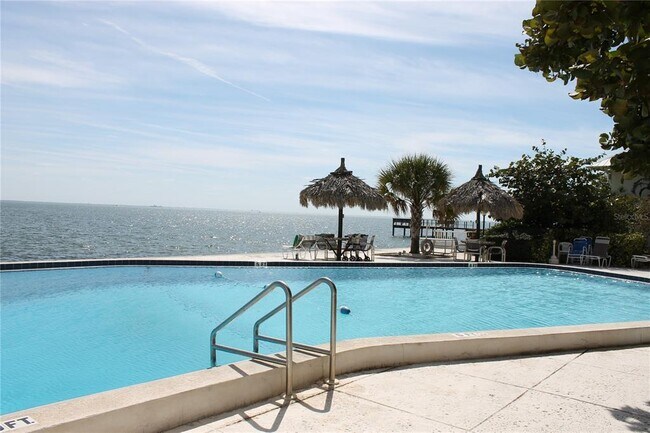 Building Photo - 7200 Sunshine Skyway Ln S