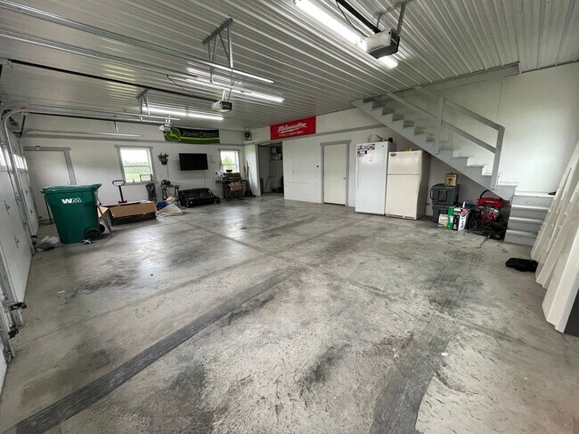 Building Photo - Single family home with BARN/SHOP - Flora, Indiana