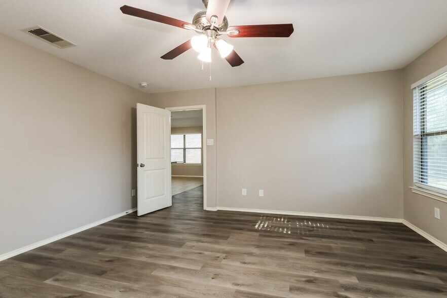 Building Photo - 19190 Shire Horse Blvd