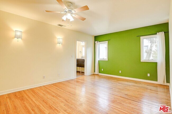 Building Photo - 10567 Ayres Ave