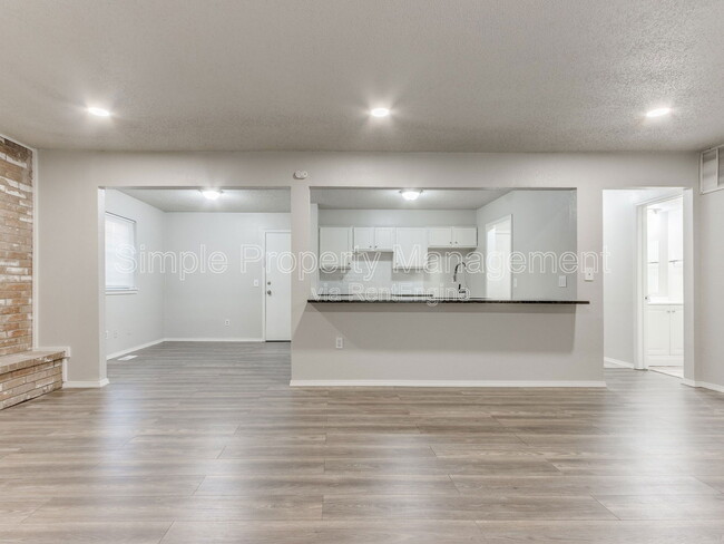 Building Photo - 8508 Candlewood Dr