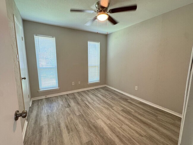 Building Photo - Cozy Living Near Rockwall Lake