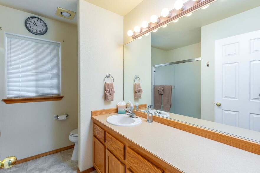 Building Photo - 951 Golden Pheasant Dr