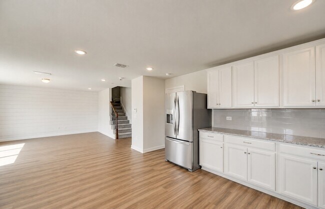 Building Photo - 1806 Aslynn Cir
