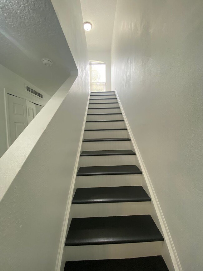 Building Photo - Welcome Home! Beautiful 3 Bedroom, 2.5 Bat...
