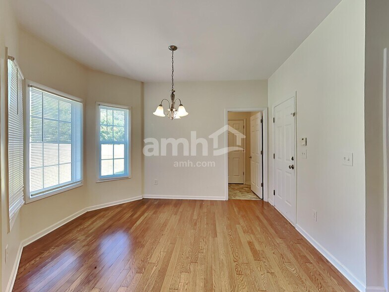 Building Photo - 35 Hampton Pl