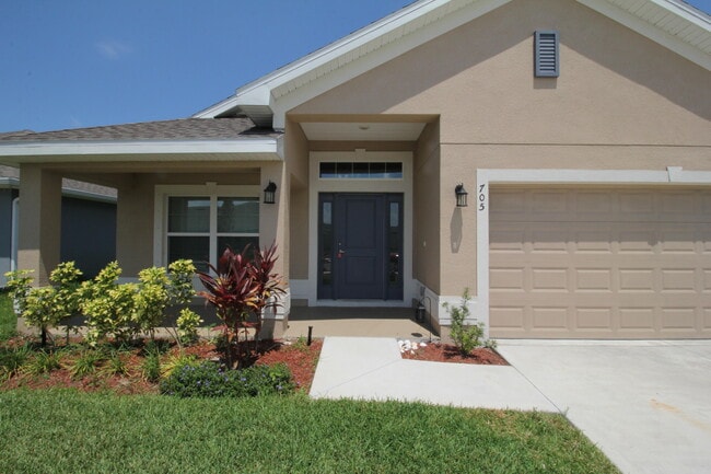 Building Photo - 705 Kylar Dr NW