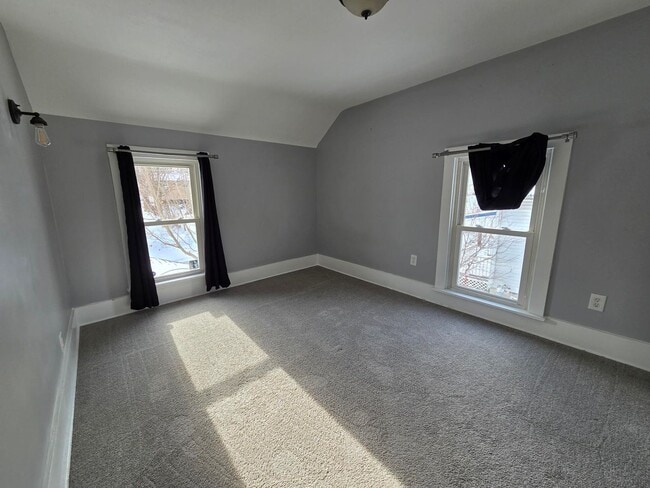 Building Photo - 2 Bedroom Single Family