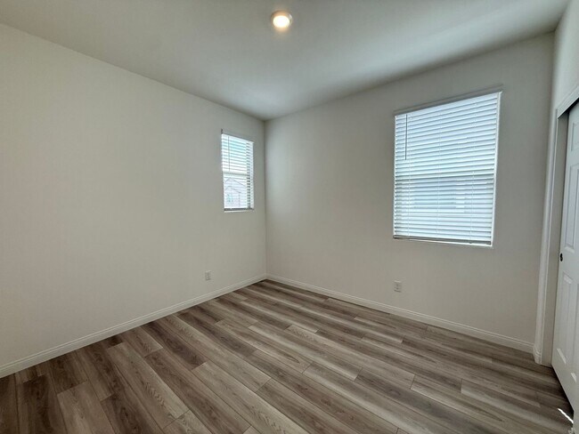 Building Photo - Modern Brand New Summerlin Home with 5 Bedrooms, Loft & Upgraded Finishes