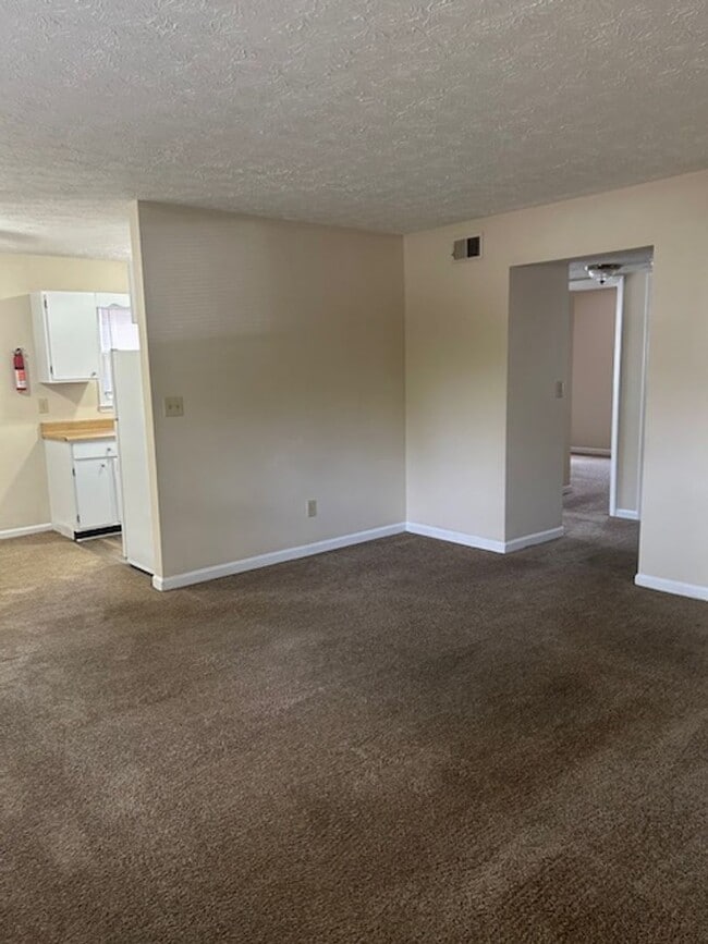 Building Photo - Camelot 2 Bedrooms. 1st Floor Apartment.  ...