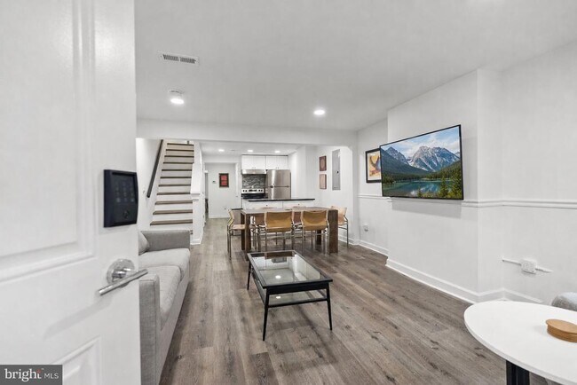 Building Photo - 1534 8th St NW