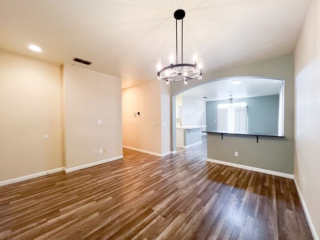 Building Photo - Beautiful 3 Bed, 2 Bath Home