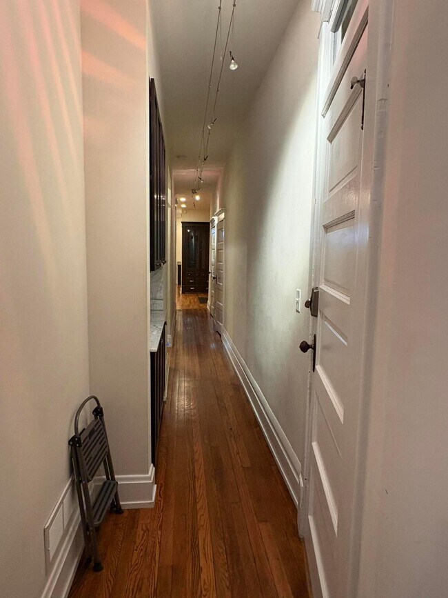 Building Photo - 815 Neil Ave