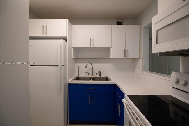 Building Photo - 10365 N Kendall Dr