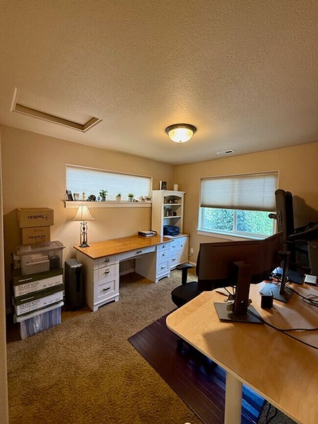 Building Photo - Spacious 3-Bedroom + Bonus Room Home in La...
