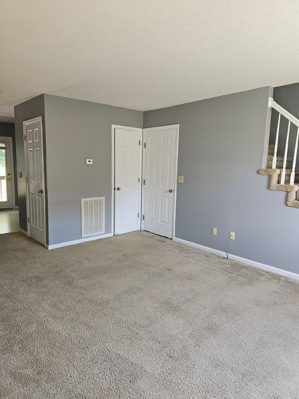 Building Photo - 611 Spring Hill Rd