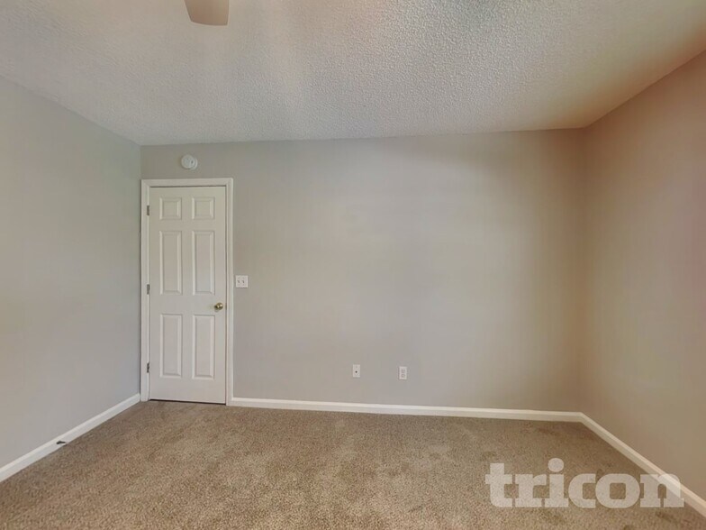 Building Photo - 3099 Wavering Ln