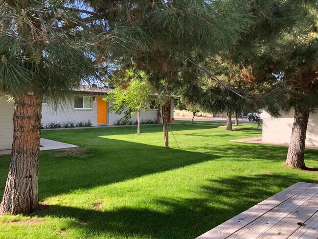 Building Photo - 2103 S Granada Dr