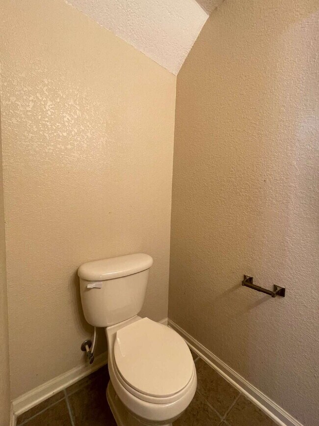 Building Photo - Luxurious 3-Bedroom Condo in Panama City, FL with Spacious Layout and Modern Amenities!