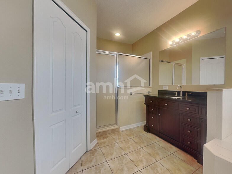 Building Photo - 471 Westchester Hills Ln