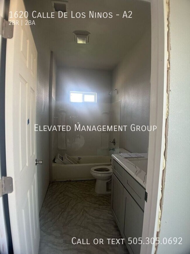 Building Photo - 1620 Calle de los Ninos Ave