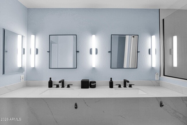 Building Photo - 1024 E Frye Rd