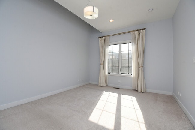 Building Photo - 330 Pennsylvania Way