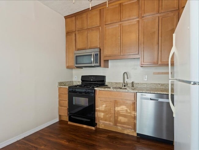 Building Photo - 818 S 400 E