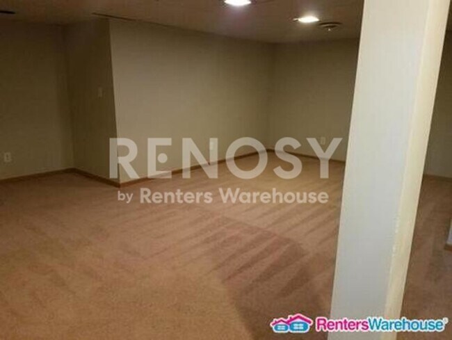 Building Photo - 161 90th Ln NE