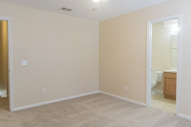 Building Photo - 762 Scrub Jay Dr