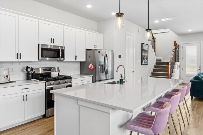 Building Photo - 1530 Noble Pk Dr