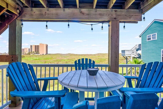 Building Photo - 165 Beach View