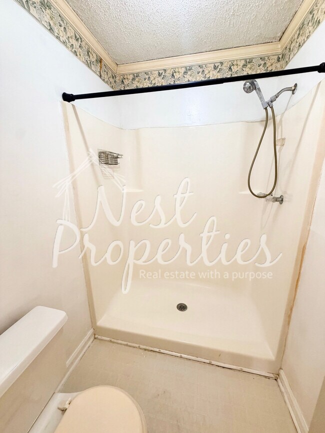 Building Photo - 325 Southampton Dr