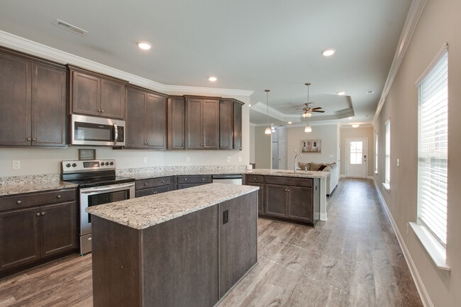 Building Photo - 150 Shrewsberry Dr