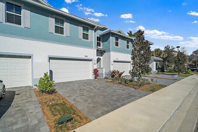 Building Photo - 4925 Pointe Midtown Way