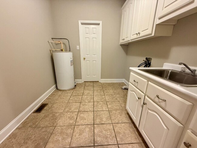 Building Photo - 105 Bent Brook Dr