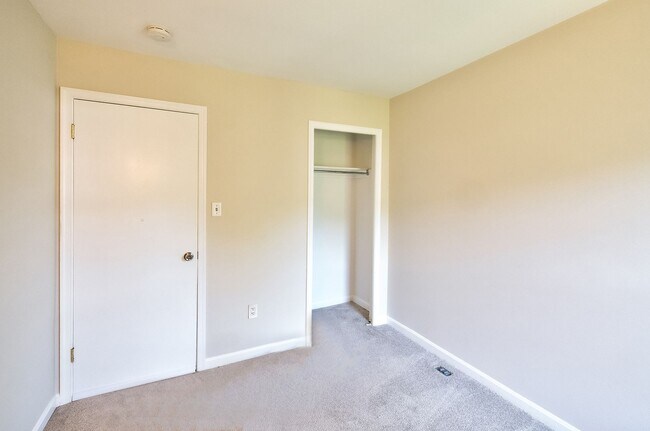 Building Photo - 16 Casino Ct