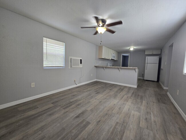 Building Photo - 1871 Cactus Ct