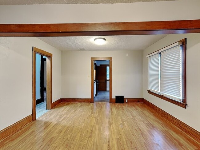 Building Photo - WINTER SPECIAL!! 3 Bedroom, 1 Bathroom Hou...